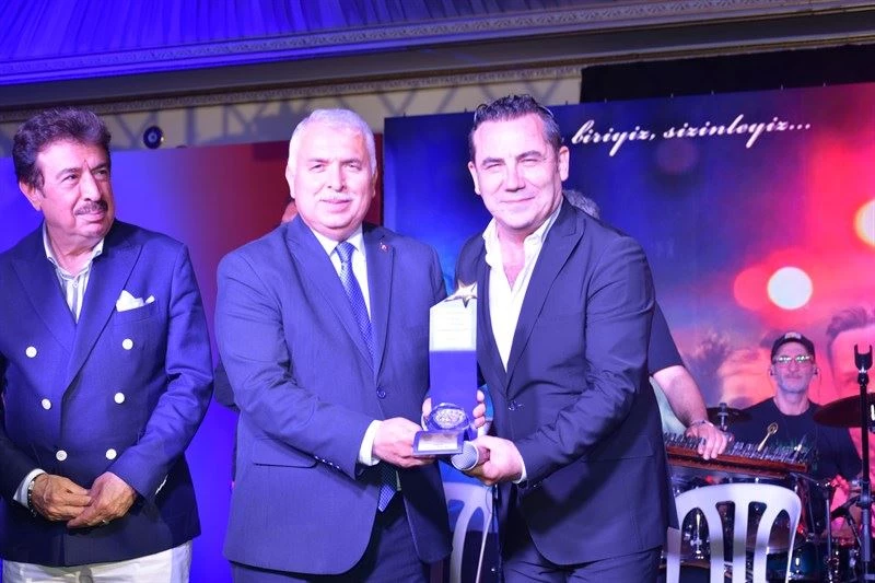 AHMET SELÇUK İLKAN VE FERHAT GÖÇER ÇORLU’DA EMNİYETİN GECESİ’NE KATILDI