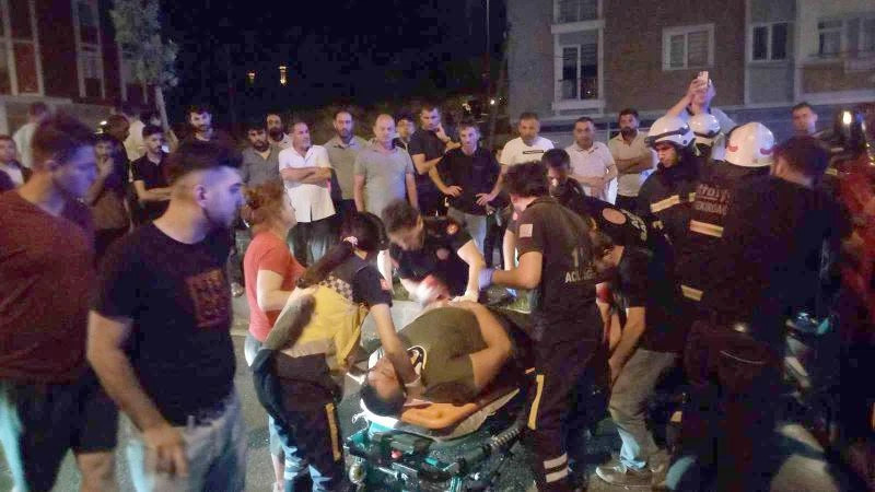 EHLİYETSİZ GENÇ İZİNSİZ ALDĞI ARABAYLA KAZA YAPTI, ORTALIK SAVAŞ ALANINA DÖNDÜ