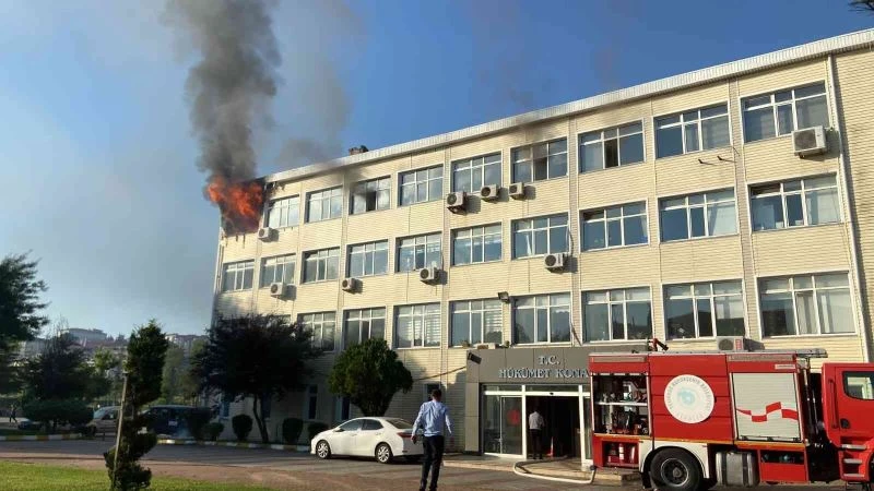 KAYMAKAMLIKTA KORKUTAN YANGIN