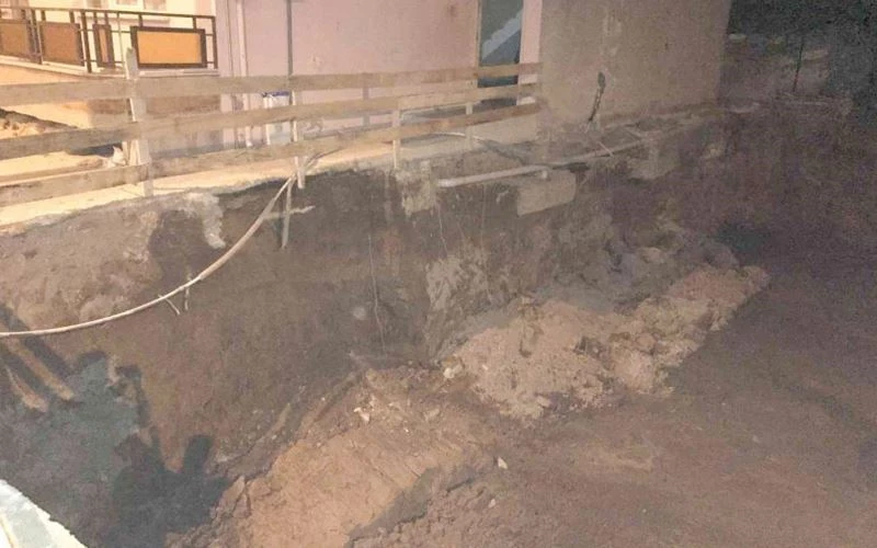 YIKILMA TEHLİKESİ OLAN BİNA TAHLİYE EDİLDİ