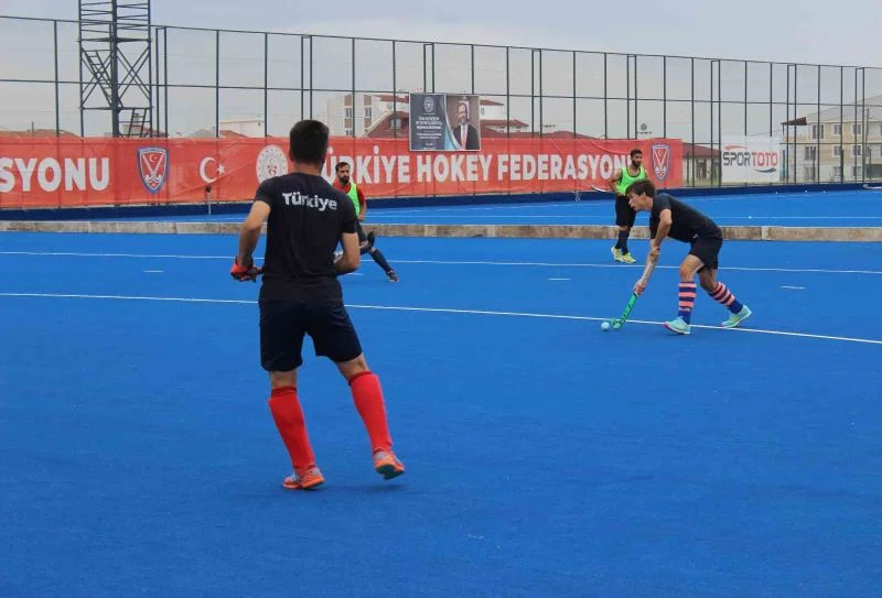 HOKEY’DE GÖZLER AVRUPA ŞAMPİYONASINA ÇEVRİLDİ