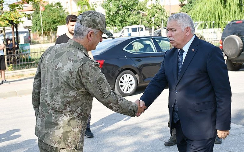 VALİ YILDIRIM ŞEHİT ANNESİNİN CENAZESİNE KATILDI