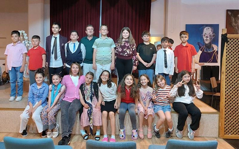 SÜLEYMANPAŞA BELEDİYESİ’NİN DESTEĞİYLE MİNİKLER TİYATRO SAHNELEDİ 