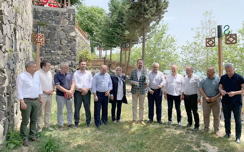 ÇEVREYE BÜTÜNCÜL BİR BAKIŞ AÇISIYLA YAKLAŞTIK