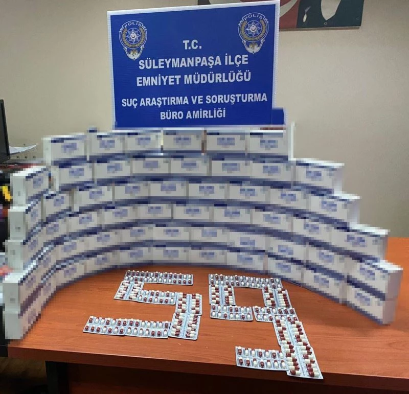 ŞÜPHELİ ARAÇTAN BİNLERCE UYUŞTURUCU İLAÇ ELE GEÇİRİLDİ