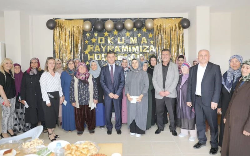 KAPAKLI’DA OKUMA YAZMA KURSİYERLERİ BELGELERİNİ ALDI