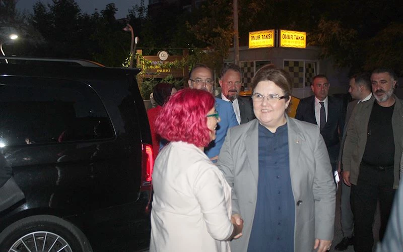 BAKAN YANIKTAN ENGELLİ GENCE DANS SANDALYESİ SÖZÜ