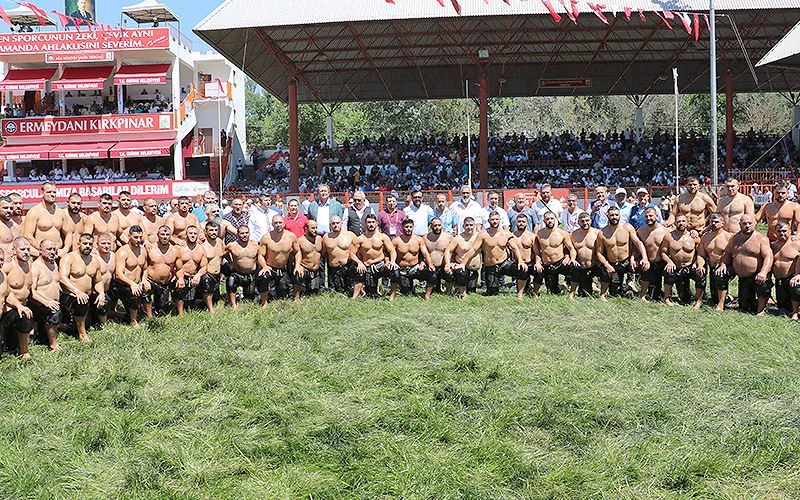 54 BAŞPEHLİVAN ER MEYDANI’NDA KOL BAĞLADI