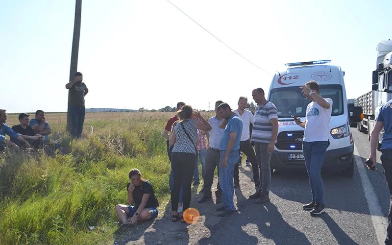 İŞÇİ SERVİSİ KAMYONA ÇARPTI 13 YARALI VAR