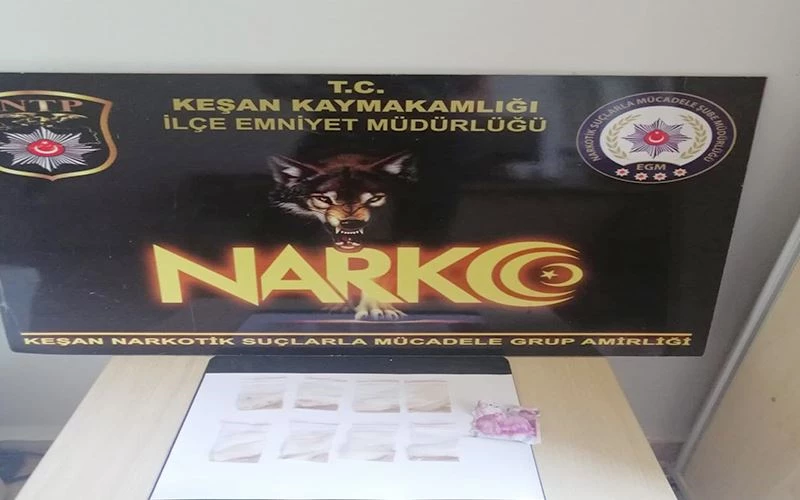 ŞÜPHELİ ARAÇTAN UYUŞTURUCU ÇIKTI 