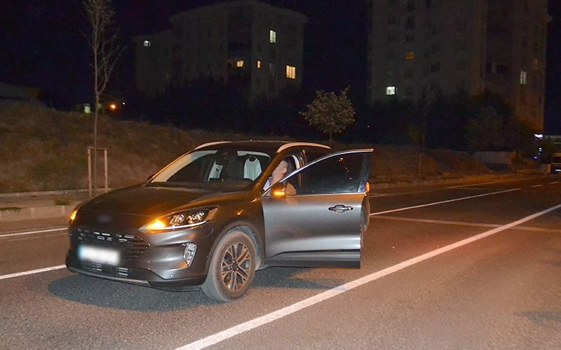 ARABASINDA SIZAN ALKOLLÜ VATANDAŞI POLİSLER UYANDIRDI