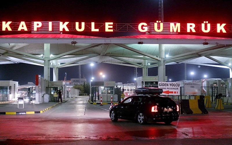 BULGARLAR, DÖNÜŞ YOLUNDA UZUN KUYRUKLAR OLUŞTURDU. 