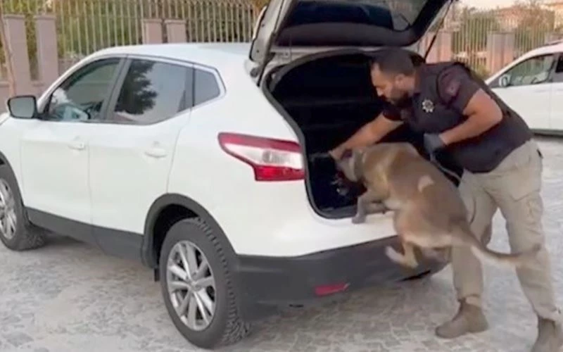 ARABANIN KOLTUĞUNDA 9 MİLYON LİRALIK UYUŞTURUCU YAKALANDI