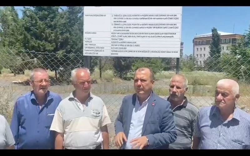 VATANDAŞ OKUL BEKLERKEN, 10 DÖNÜM ALANI İMAR DEĞİŞİKLİĞİ İLE TİCARİ ALANA ÇEVİRDİLER