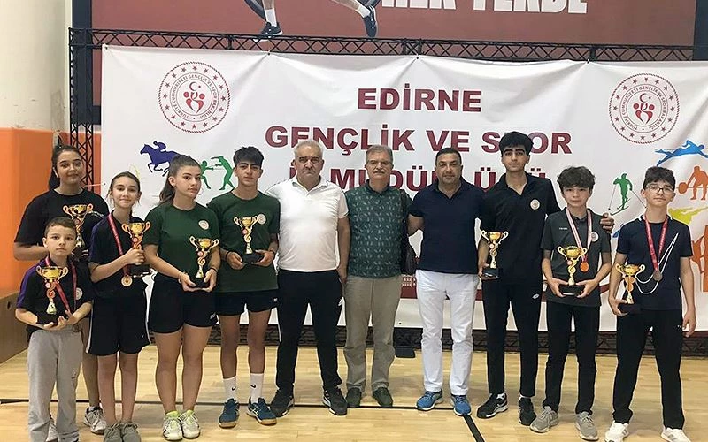 MASA TENİSİ SPORCULARI TURNUVAYA DAMGA VURDU