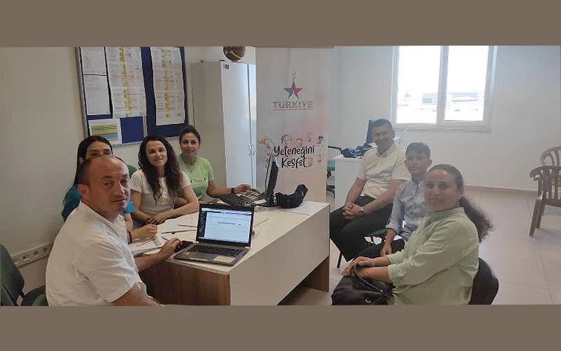 SPORCU ÖĞRENCİLER BAŞARILI OLDUKLARI BRANŞLARA YÖNLENDİRİLİYOR