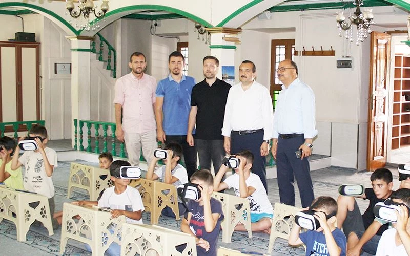 KUTSAL TOPRAKLARI SANAL GERÇEKLİKLE ZİYARET ETTİLER