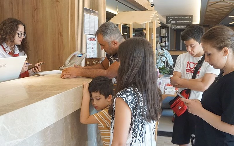 OTELLERİN YÜZLERİ GÜLÜYOR