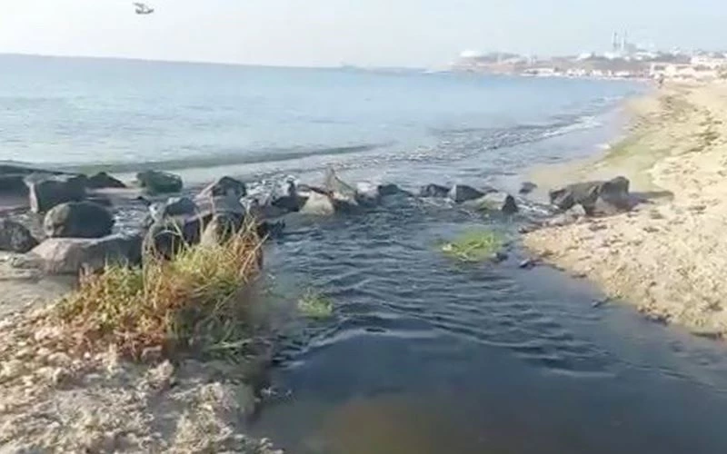 KINIKLI DERESİ SİMSİYAH AKIYOR!