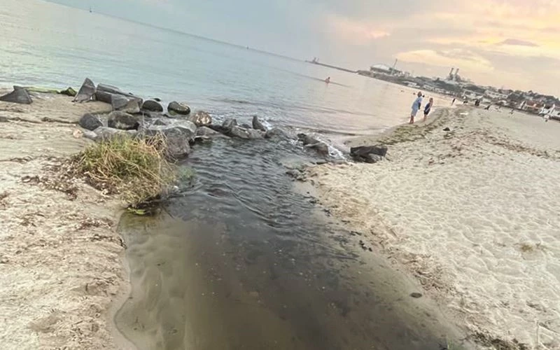 TESKİ KINIKLI DERESİ’Nİ KİRLETİYOR