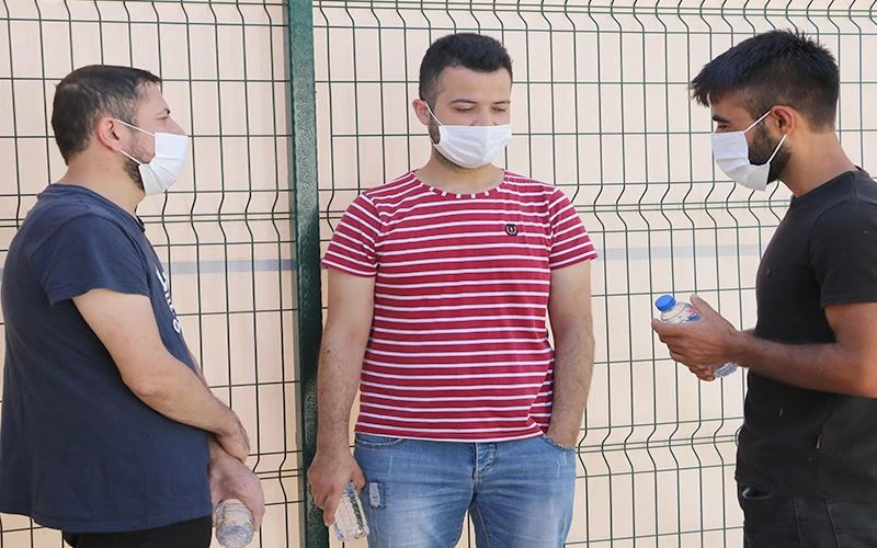 HEM DÖVÜP HEM AÇ BIRAKMIŞLAR!