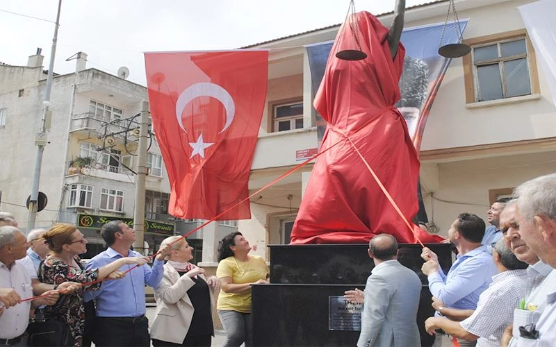 ADALAET HEYKELİ YENİDEN YAPILDI!