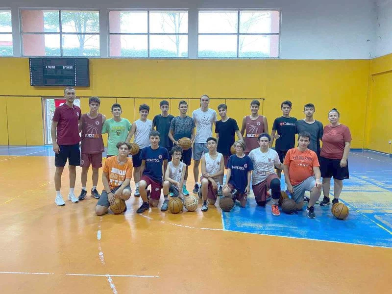 GENÇLERE DENEYİMLERİNİ ANLATTI