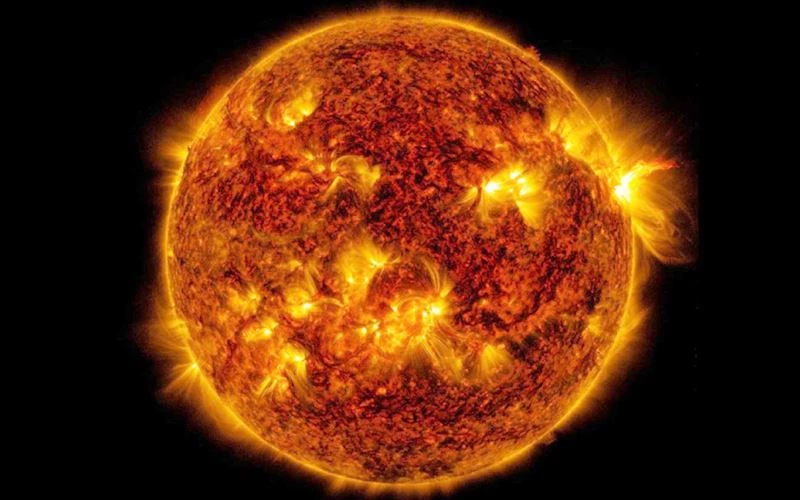 KORKUTAN UYARI: GÜNEŞTE DELİK AÇILDI!