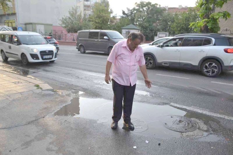 VATANDAŞ BOŞA AKAN SUYA TEPKİLİ