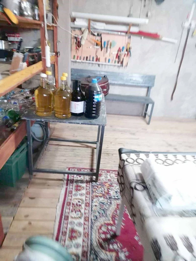 EVİNDE SAHTE İÇKİ ÜRETEN ŞAHIS YAKALANDI