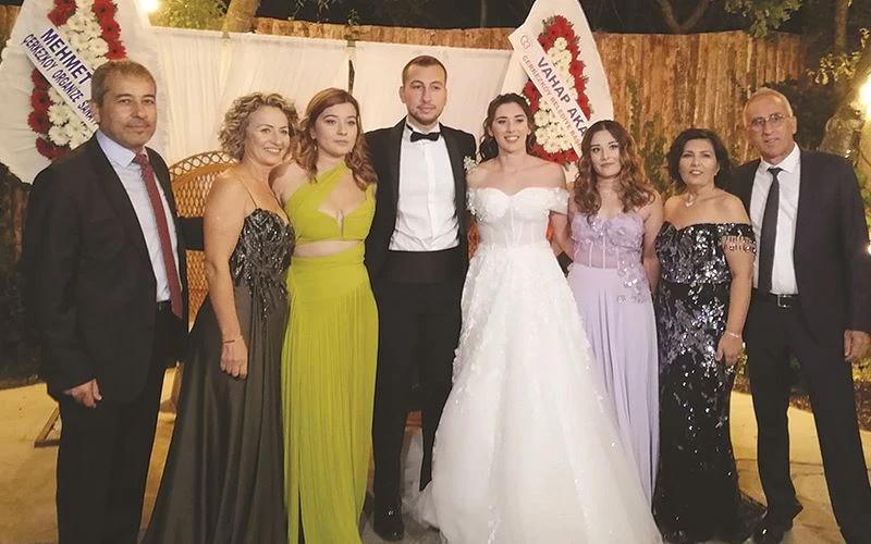 CEREN VE BORA ÇİFTİNİN NİKAHINI BAŞKAN AKAY KIYDI