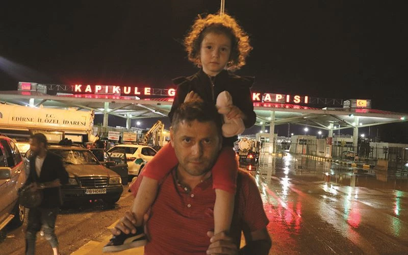 BULGARİSTAN-EDİRNE SINIRINDA SEL: YOLLAR KAPANDI ARAÇLAR MAHSUR KALDI