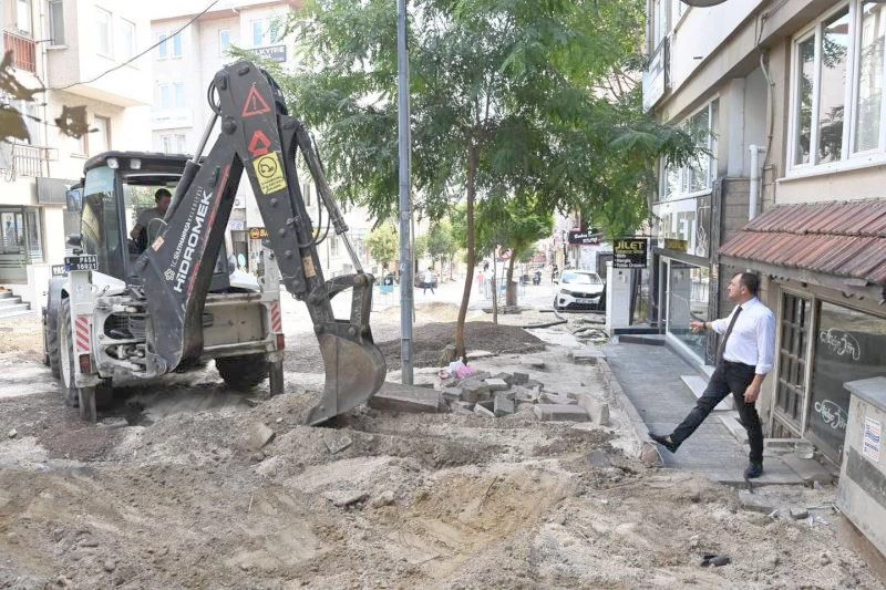 HÜSEYİN PEHLİVAN CADDESİ TEPEDEN TIRNAĞA YENİLENİYOR