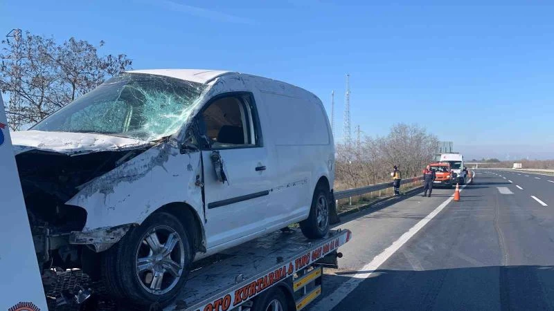 AVRUPA OTOYOLU’NDA İKİ OTOMOBİL ÇARPIŞTI: 2 YARALI