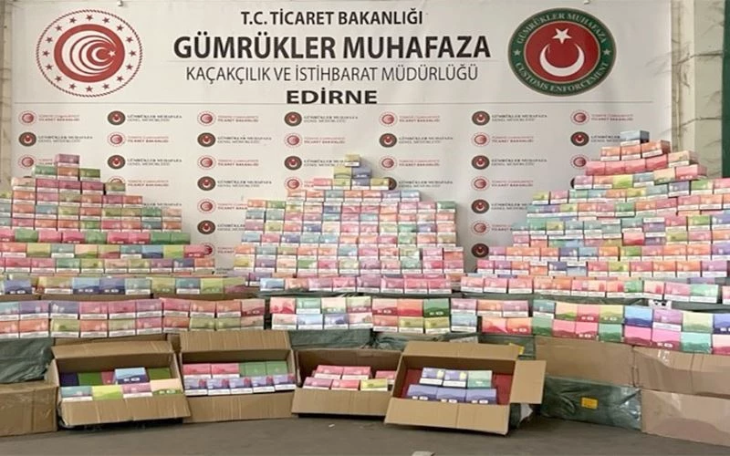 SLOVENYA’DAN ÜLKEYE GİRİŞ YAPAN TIRDA 9 MİLYON 200 BİN LİRA KAÇAK EŞYA YAKALANDI