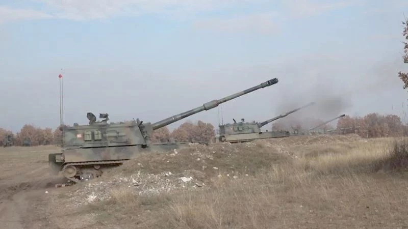 AĞIR SİLAHLARLA TATBİKAT NEFES KESTİ