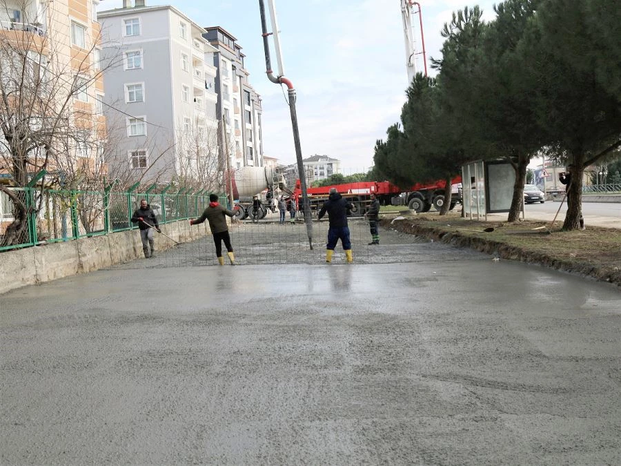 ÇERKEZKÖY BELEDİYESİ YOL VE KALDIRIM YAPIM ÇALIŞMALARINI SÜRDÜRÜYOR