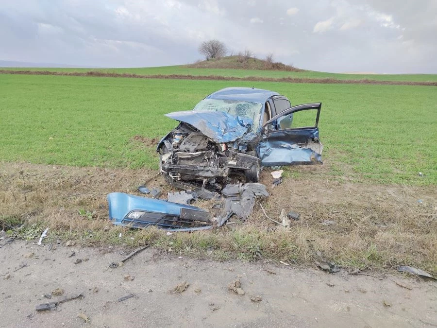 TEKİRDAĞ’DA OTOMOBİL İLE KAMYONET ÇARPIŞTI: 2 YARALI