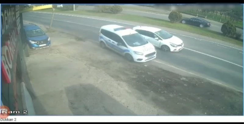 POLİS OTOSU ’DUR’ İHTARINA UYMAYAN ARACI KOVALARKEN KAZA YAPTI: 1 YARALI