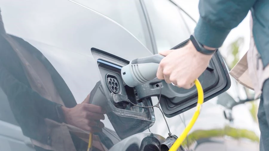 2023’TE DÜNYAYI DEĞİŞTİRECEK TEKNOLOJİLER: BENZİNLİ OTOMOBİL YASAKLANABİLİR