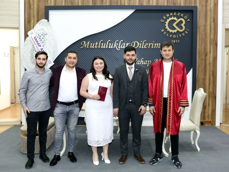BAŞKAN AKAY NİKAH KIYDI