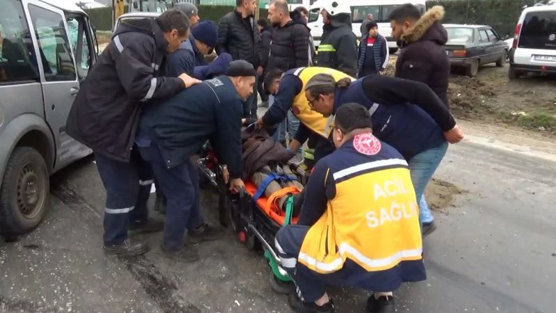 KEPÇE İLE TİCARİ ARAÇ ÇARPIŞTI