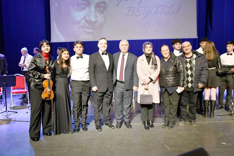 VALİ AZİZ YILDIRIM VE EŞİ GÜLLÜHAN YILDIRIM YAHYA KEMAL BEYATLI ŞİİR DİNLETİSİ’NE KATILDI