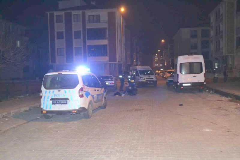 EVİNE GİTTİĞİ ARKADAŞI TARAFINDAN BIÇAKLANDI