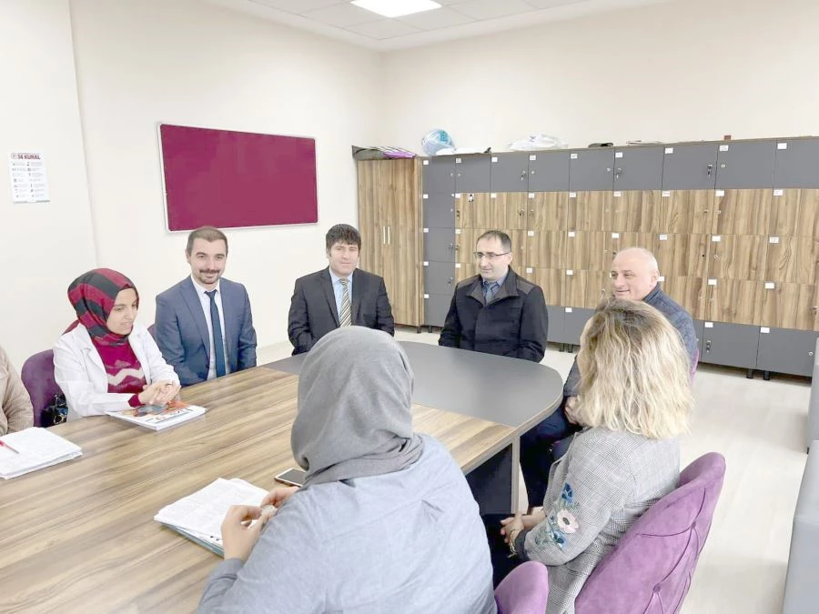 KAYMAKAM BAYRAM SAĞIR ÖĞRENCİLER VE ÖĞRETMENLER İLE BİR ARAYA GELDİ