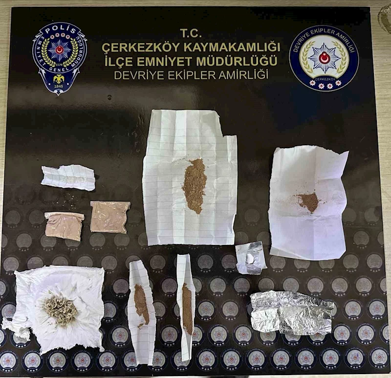 3 ŞÜPHELİ UYUŞTURUCUDAN YAKALANDI