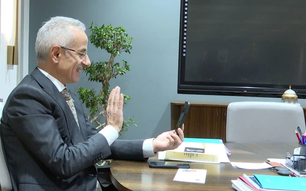 21 YIL ÖNCE YAZILAN MEKTUBA BAKANDAN GÖRÜNTÜLÜ CEVAP