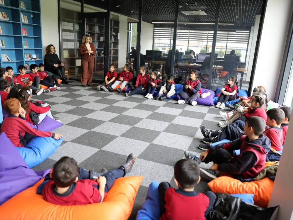 ÇERKEZKÖY’DE KÜTÜPHANE ÖĞRENCİLERLE BULUŞUYOR