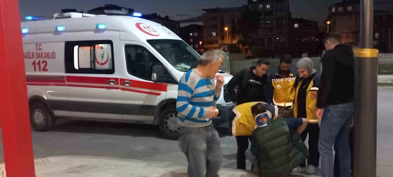 KEDİYE ÇARPMAMAK İÇİN FRENE BASAN MOTOSİKLETLİ TAKLA ATTI