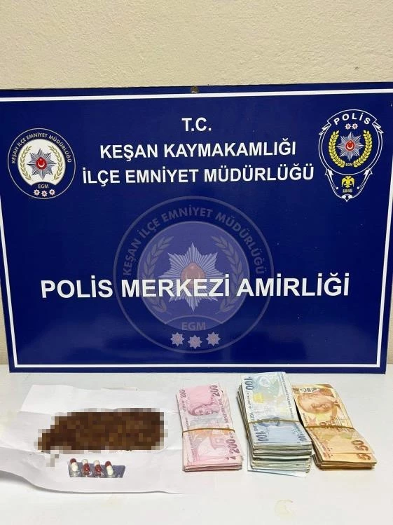 POLİSİN ARAMALARINDA 24.82 GRAM UYUŞTURUCU ELE GEÇİRİLDİ